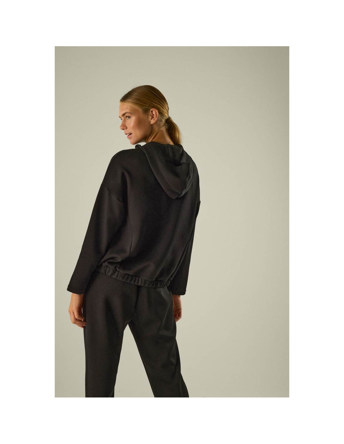 Sudadera Deportiva Con Capucha Ysabel... Sudadera Deportiva Con Capucha Ysabel...